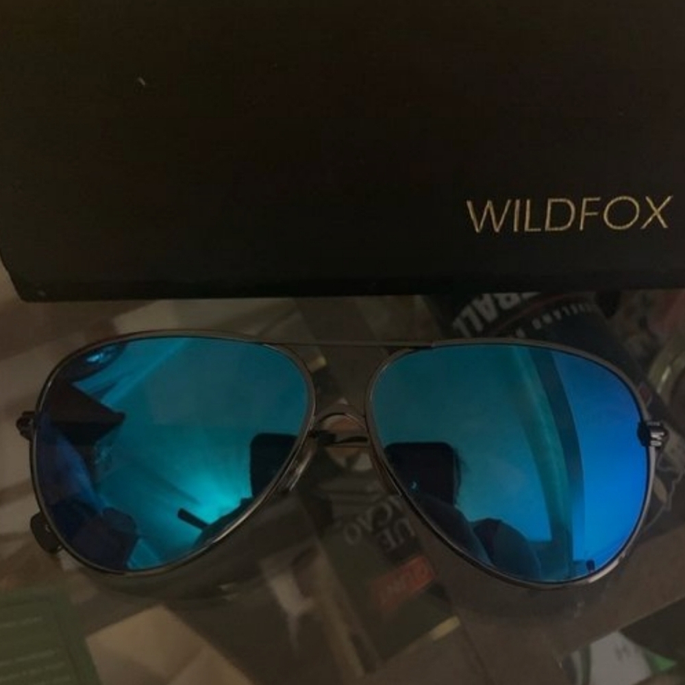 🔥SALE🔥PRE-OWNED Unisex WILDFOX Aviator Blue Metallic Sunglasses